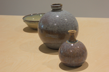 Keramik von Lore Kramer in der Ausstellung des museumangewandtekunst Frankfurt am Main, Foto von Kirsten Kötter Keramik von Lore Kramer in der Ausstellung des museumangewandtekunst Frankfurt am Main, Foto von Kirsten Kötter